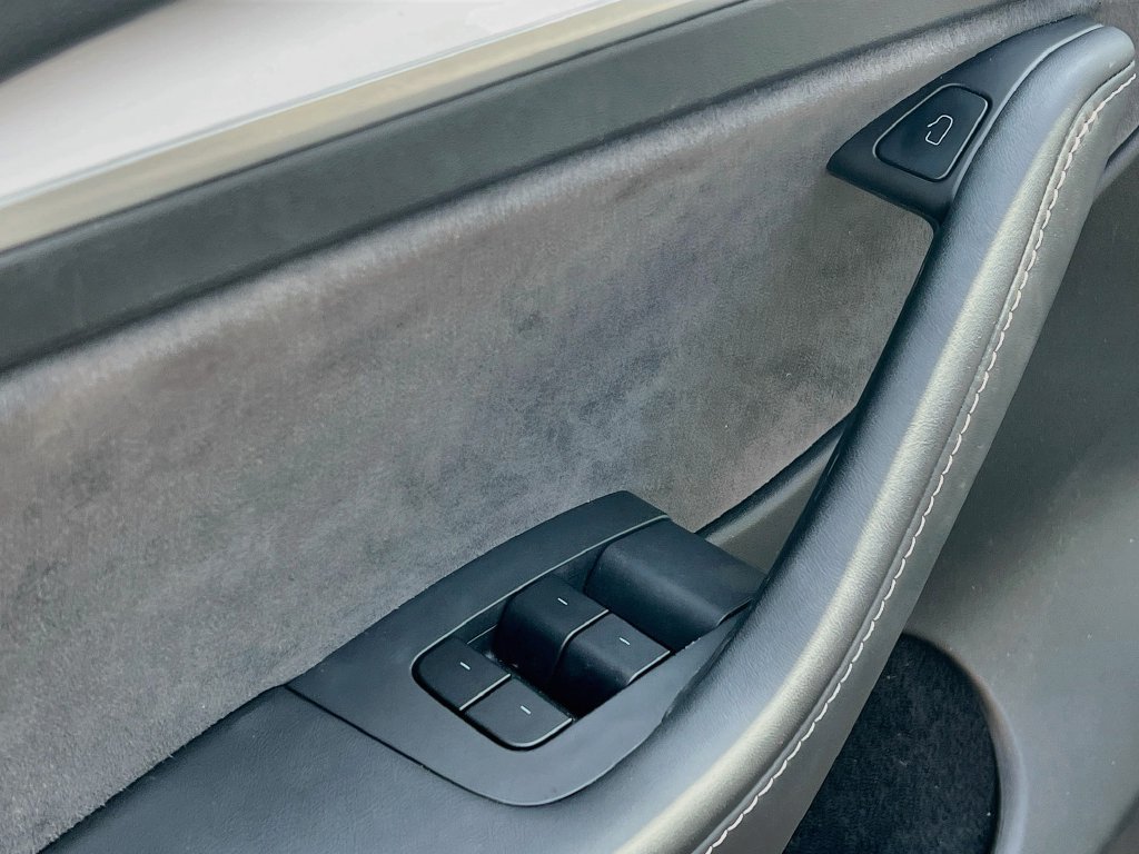 Used 2025 Tesla Model Y Long Range RWD image 17