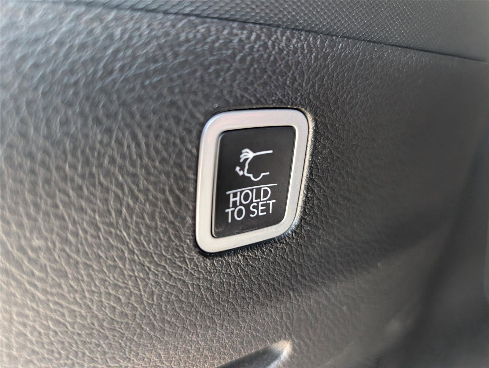 Used 2024 Jeep Wagoneer L Series II w/ Convenience Group I image 15