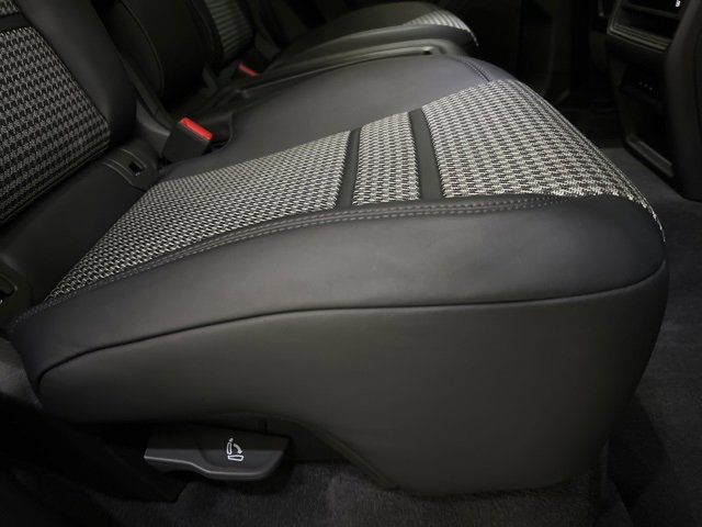 Used 2024 Porsche Cayenne Coupe image 65