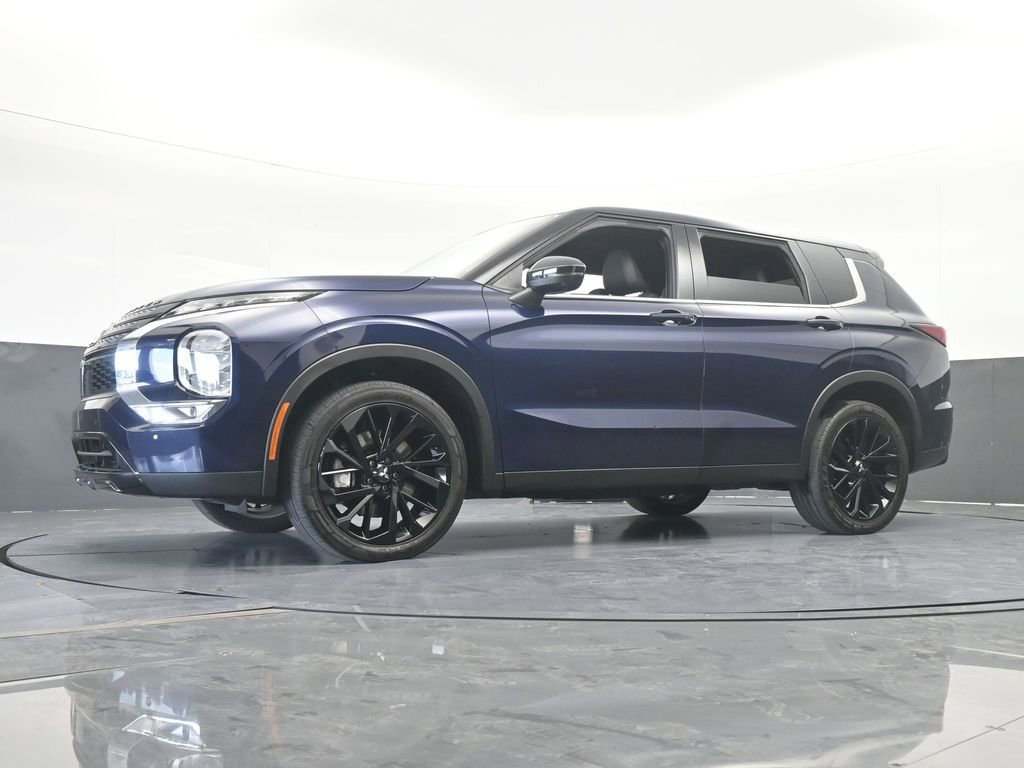 Used 2023 Mitsubishi Outlander SE image 64