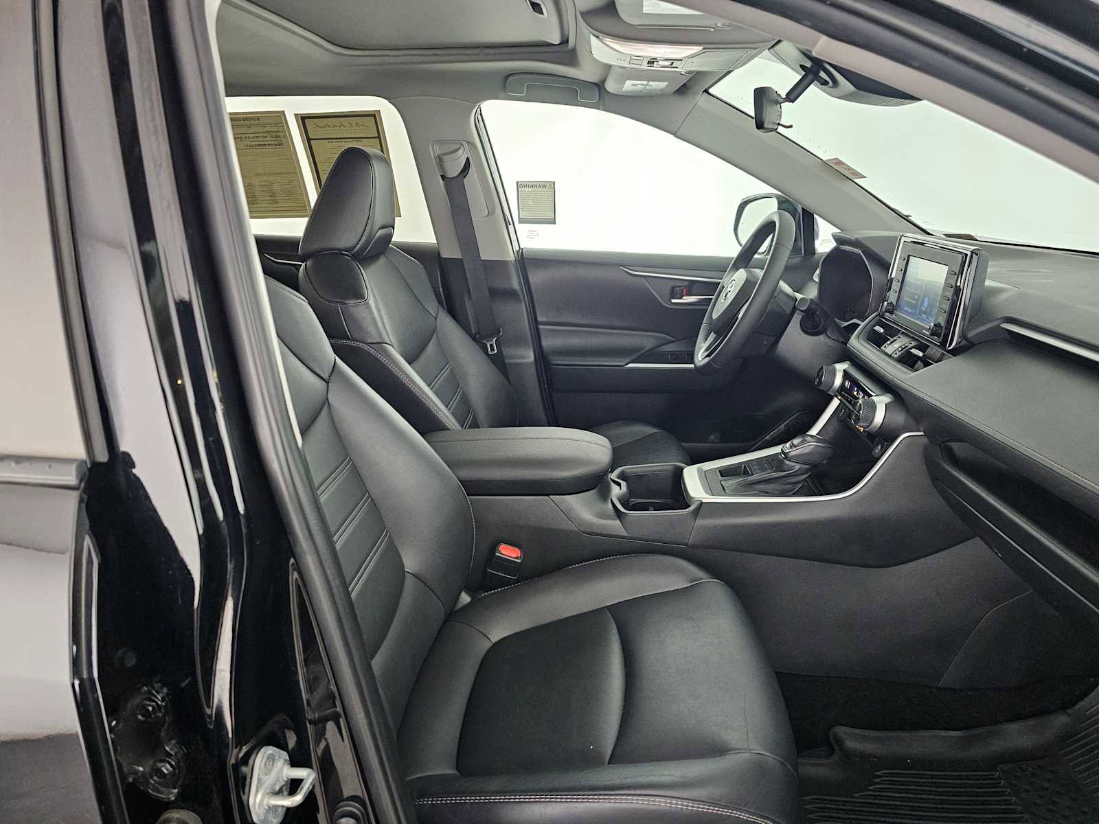 Used 2022 Toyota RAV4 XLE Premium image 10