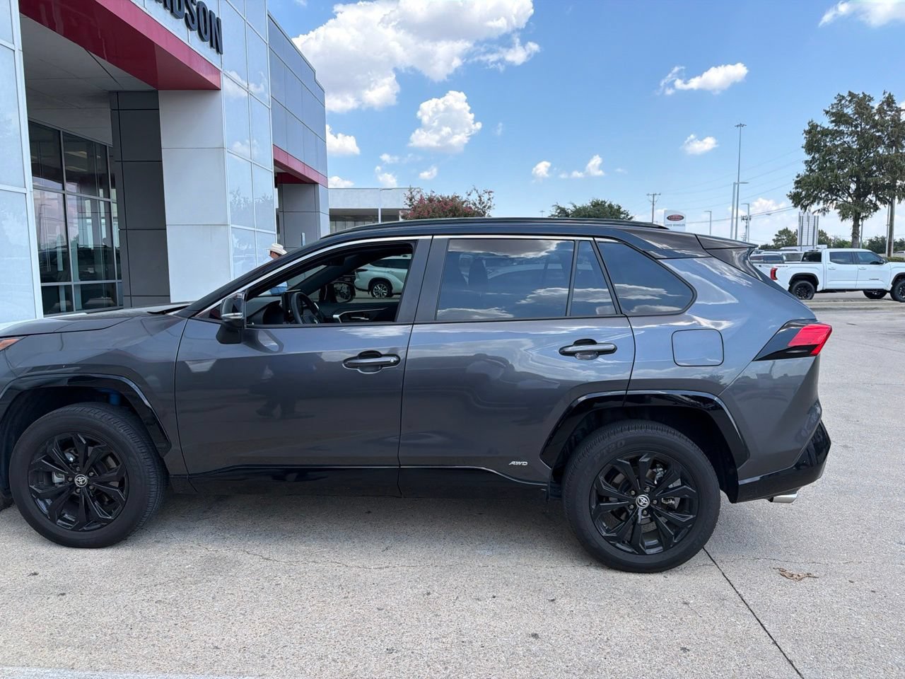 Used 2025 Toyota RAV4 XSE AWD/4WD image 6