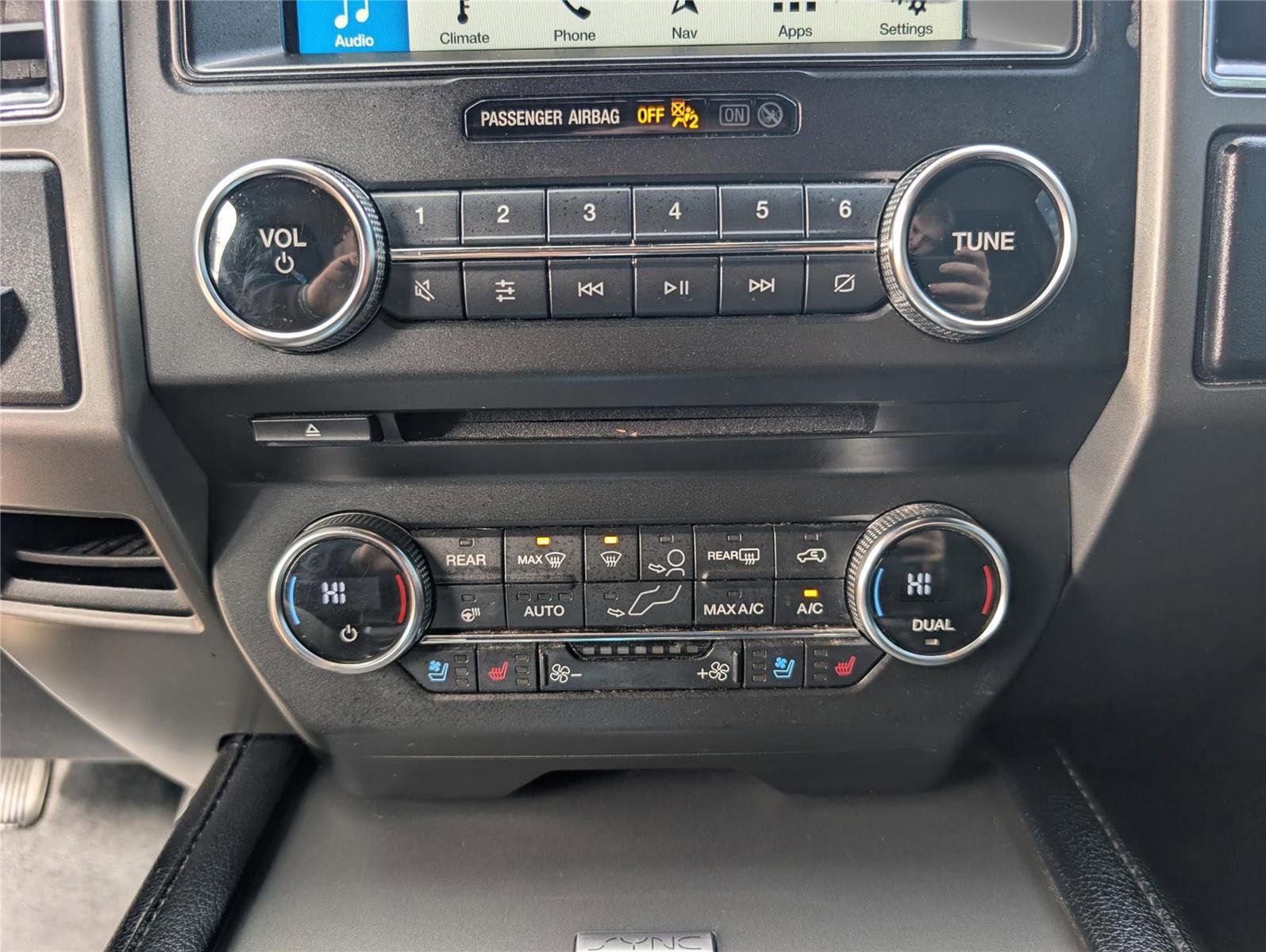 Used 2018 Ford Expedition XLT w/ Equipment Group 202A RWD image 14