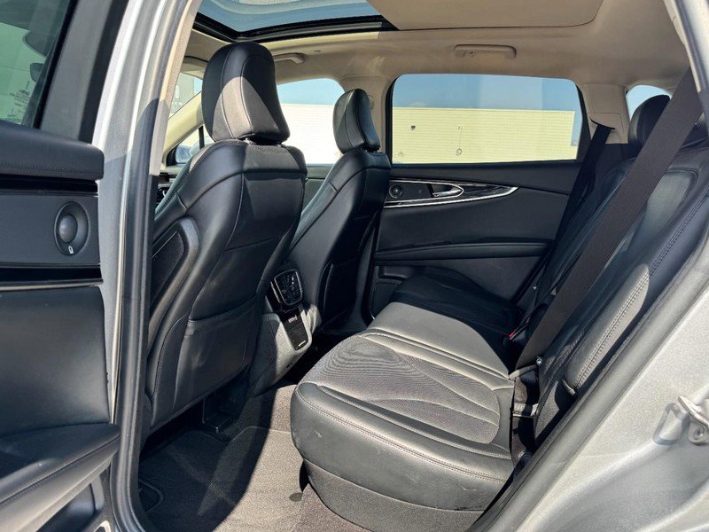 Used 2021 Lincoln Nautilus Reserve image 12