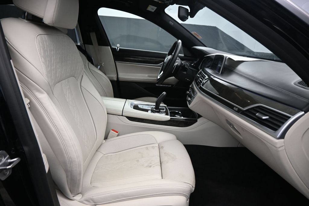 Used 2018 BMW 750i xDrive AWD/4WD image 10