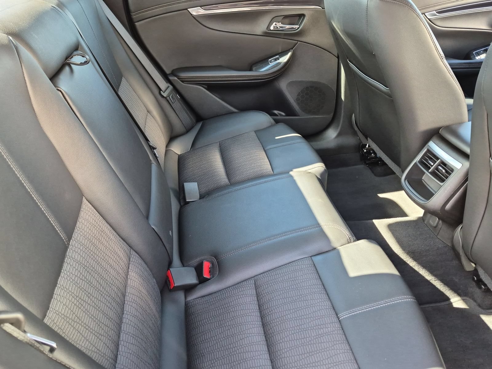Used 2018 Chevrolet Impala LT FWD image 21