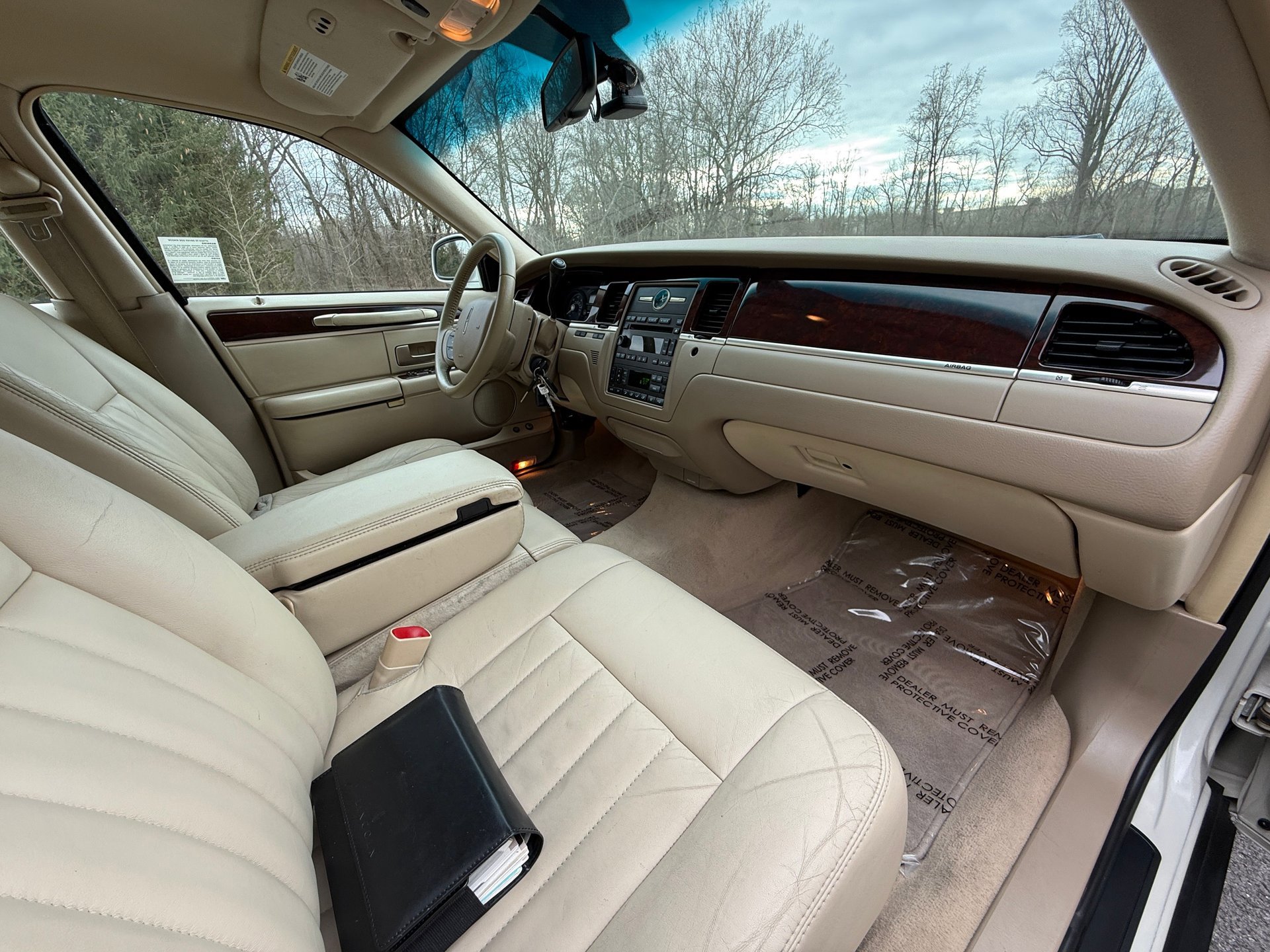 Used 2006 Lincoln Town Car Signature image 30