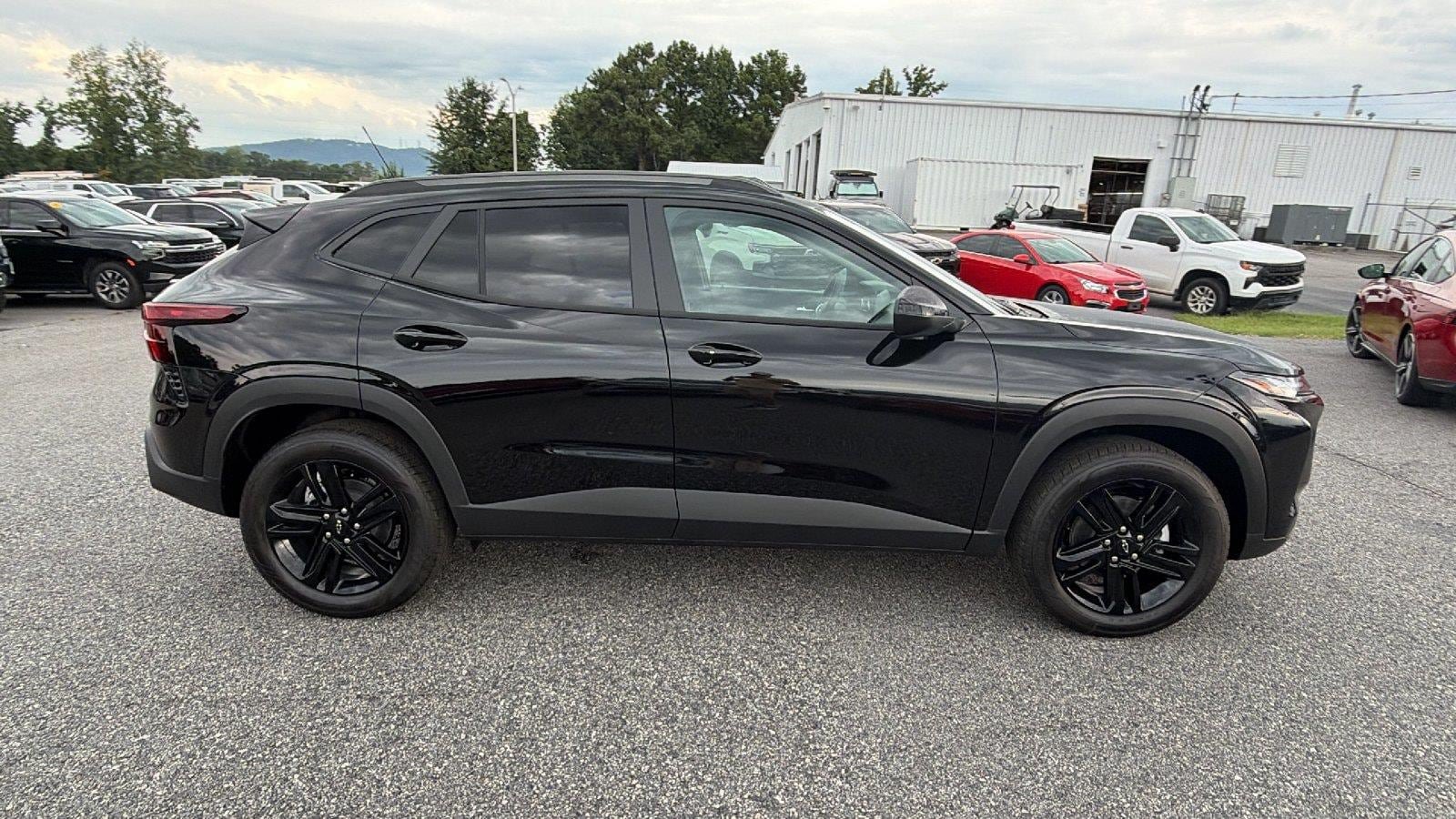 New 2026 Chevrolet Trax ACTIV w/ Sunroof Package FWD image 8