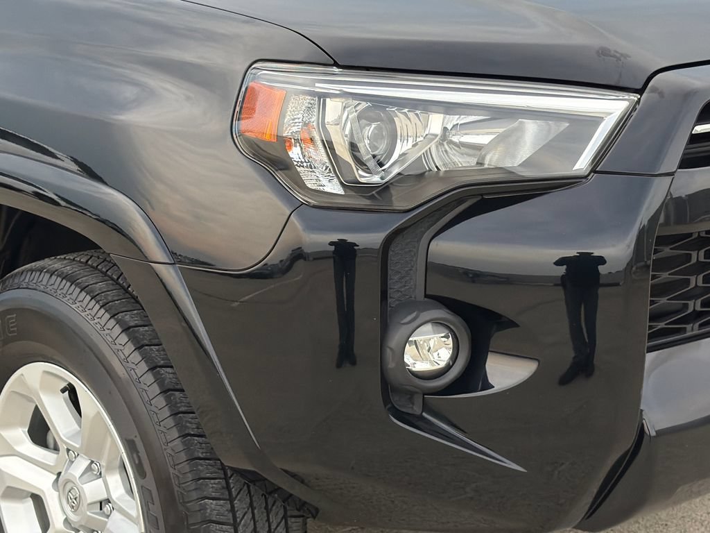 Used 2022 Toyota 4Runner SR5 Premium w/ Moonroof Package AWD/4WD image 8