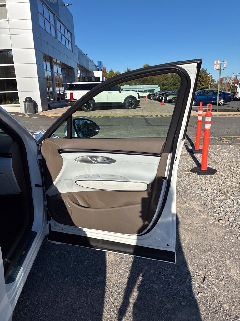 New 2027 Genesis GV70 2.5T Advanced AWD/4WD image 18
