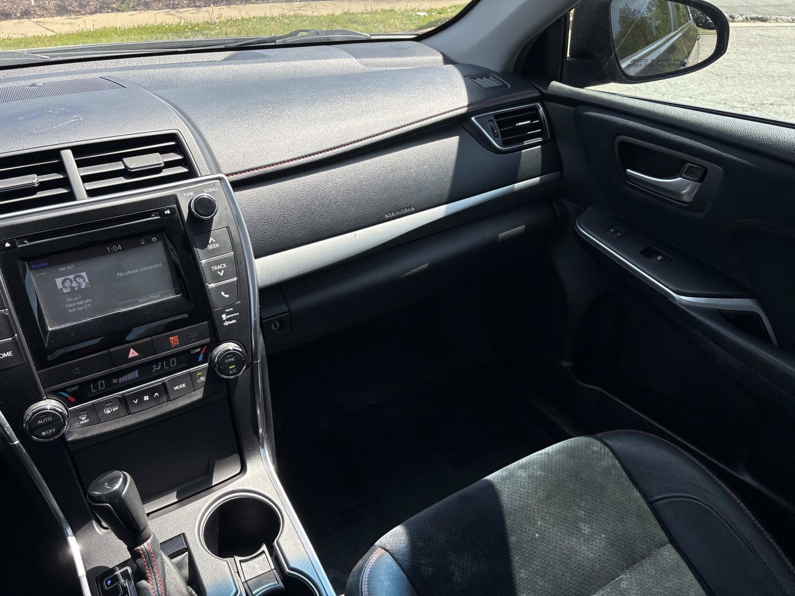 Used 2015 Toyota Camry XSE FWD image 25