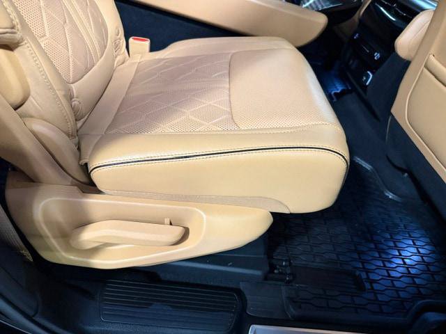 Certified 2025 Jeep Grand Wagoneer L Series III w/ Rear Seat Video Group 1 AWD/4WD image 18
