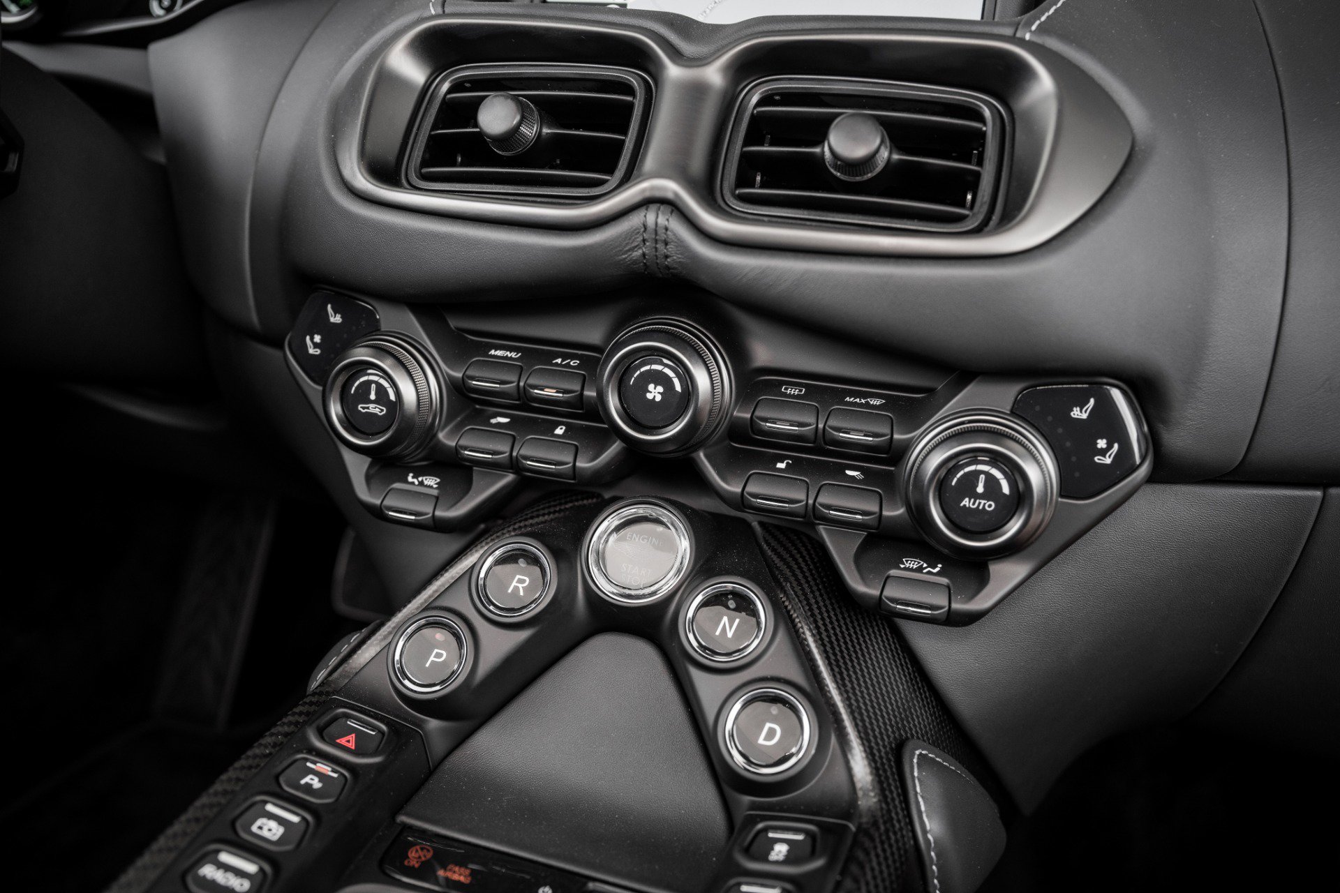 Used 2023 Aston Martin V8 Vantage Roadster image 24