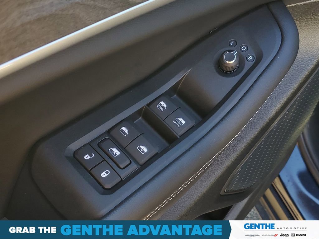 Certified 2024 Jeep Grand Cherokee Limited image 13