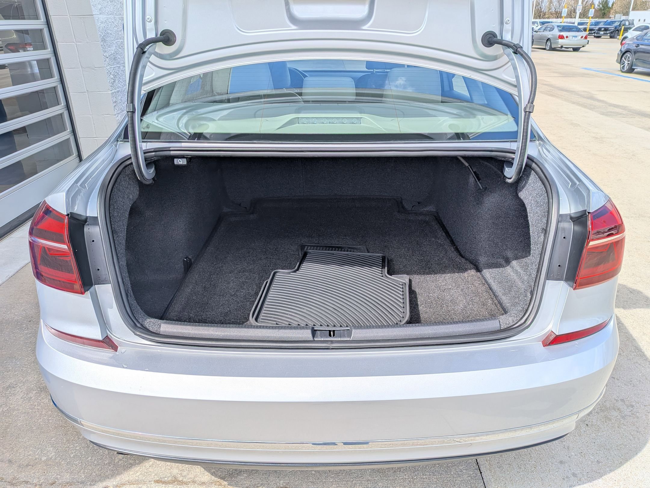 Used 2019 Volkswagen Passat 2.0T Wolfsburg w/ Wheels & Sunroof Package image 26