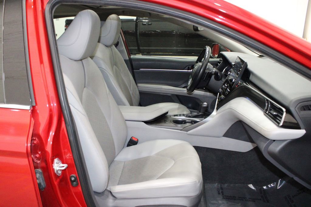 Used 2021 Toyota Camry XSE image 15
