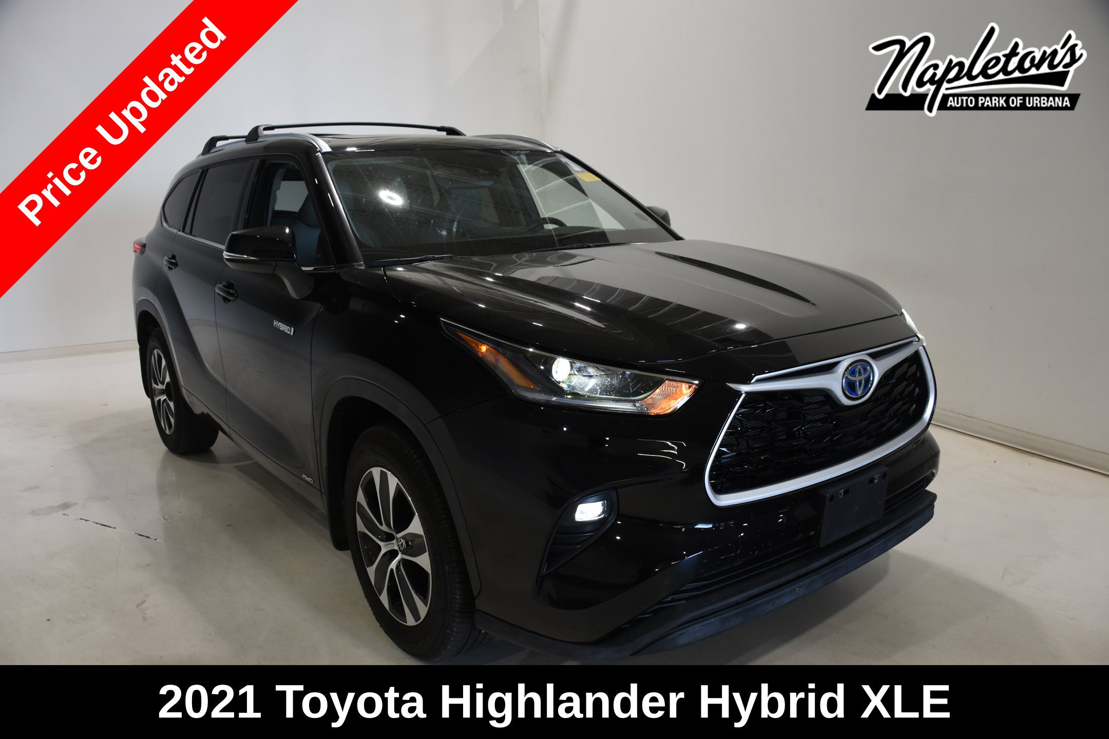 Used 2021 Toyota Highlander XLE AWD/4WD image 1