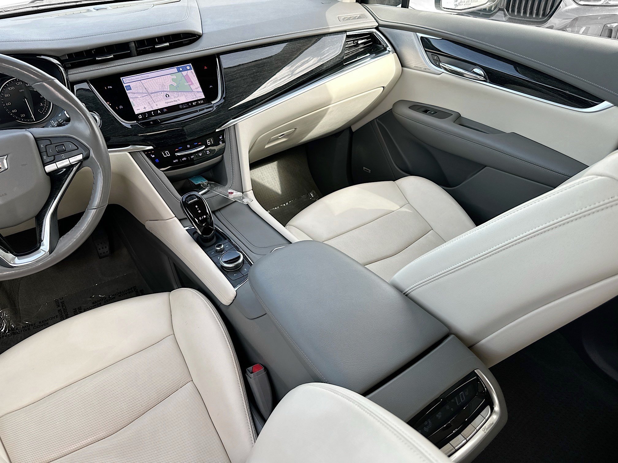 Used 2023 Cadillac XT6 Premium Luxury FWD image 23