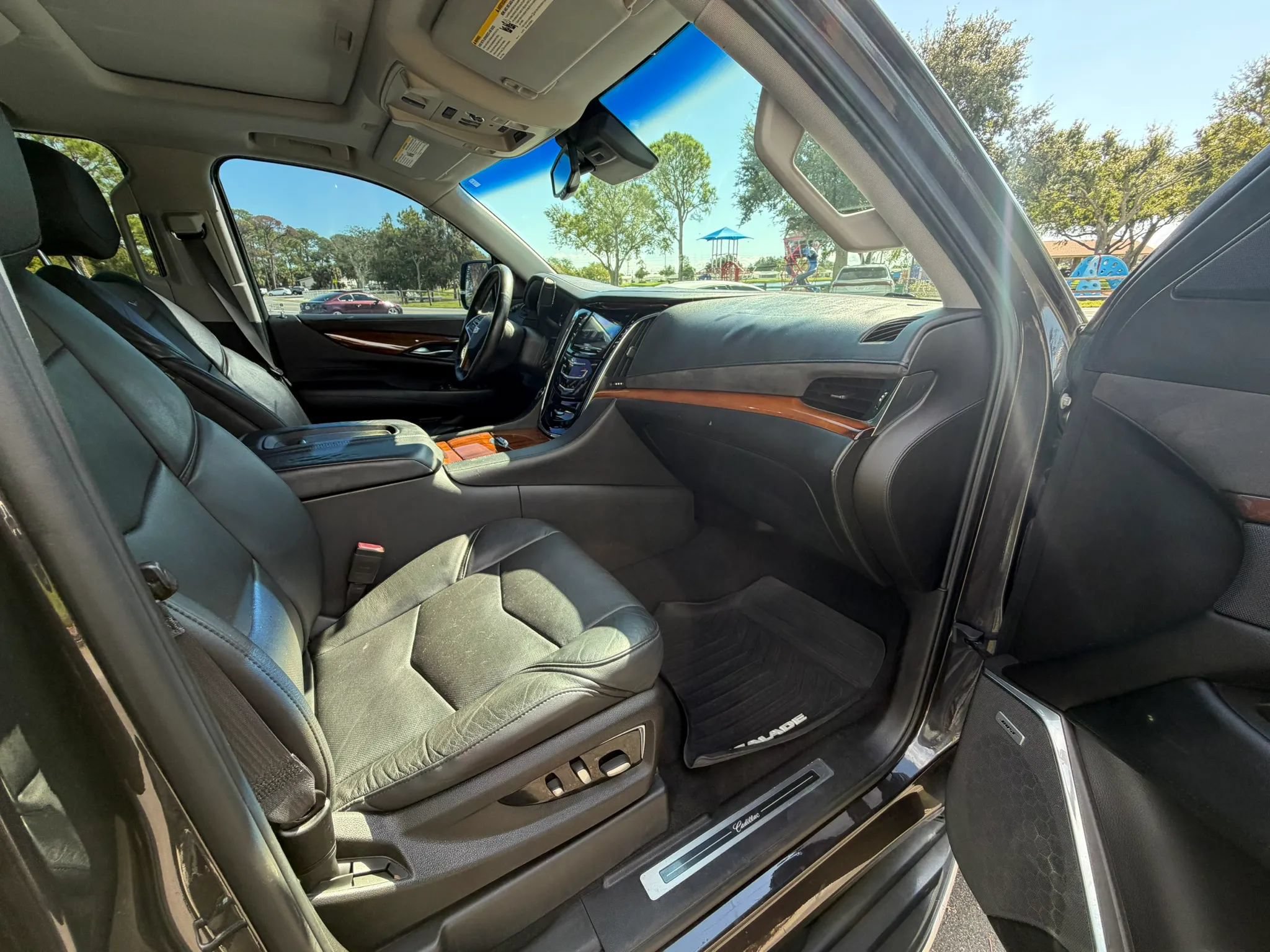 Used 2016 Cadillac Escalade Luxury RWD image 13