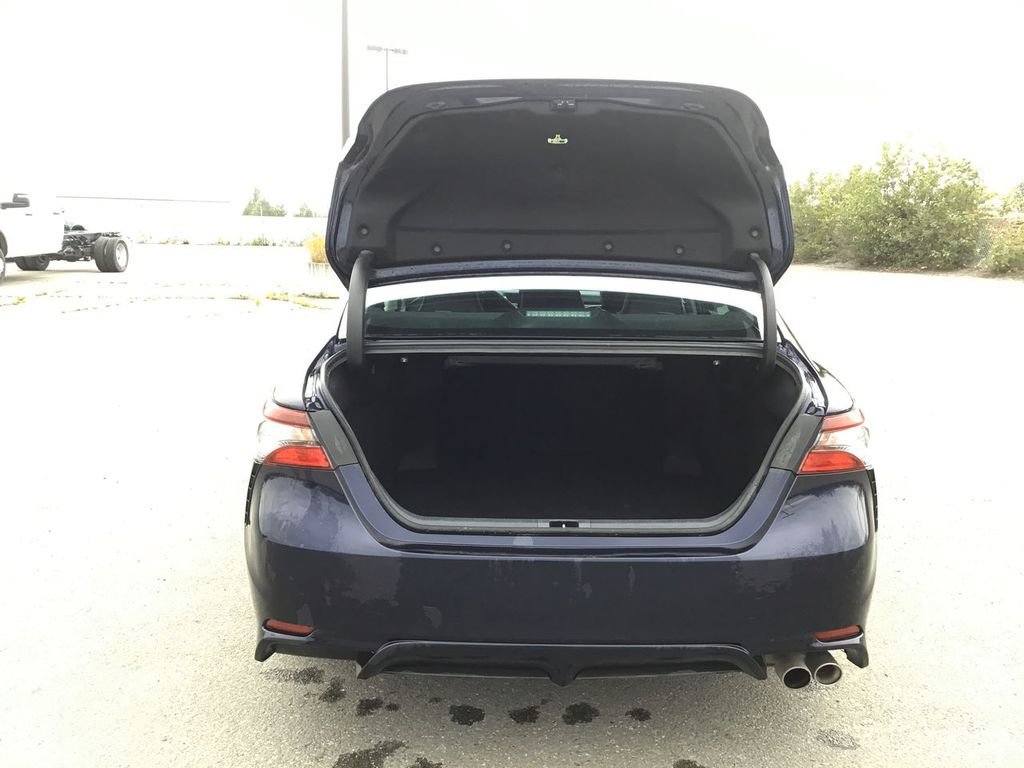 Used 2022 Toyota Camry SE image 11