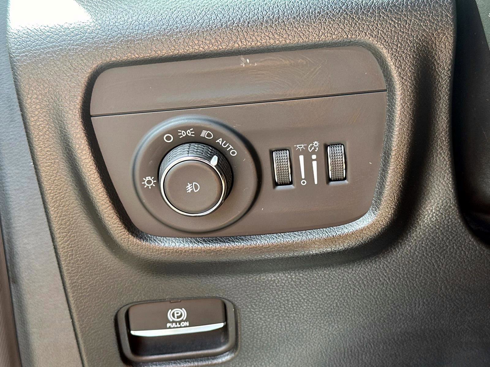 Used 2023 Jeep Grand Cherokee Summit w/ Adv Protech Group IV image 30