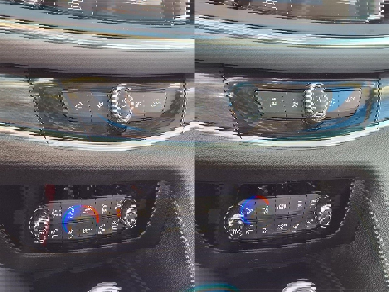 Used 2020 Buick Enclave Premium w/ Sun and Sites Package image 23