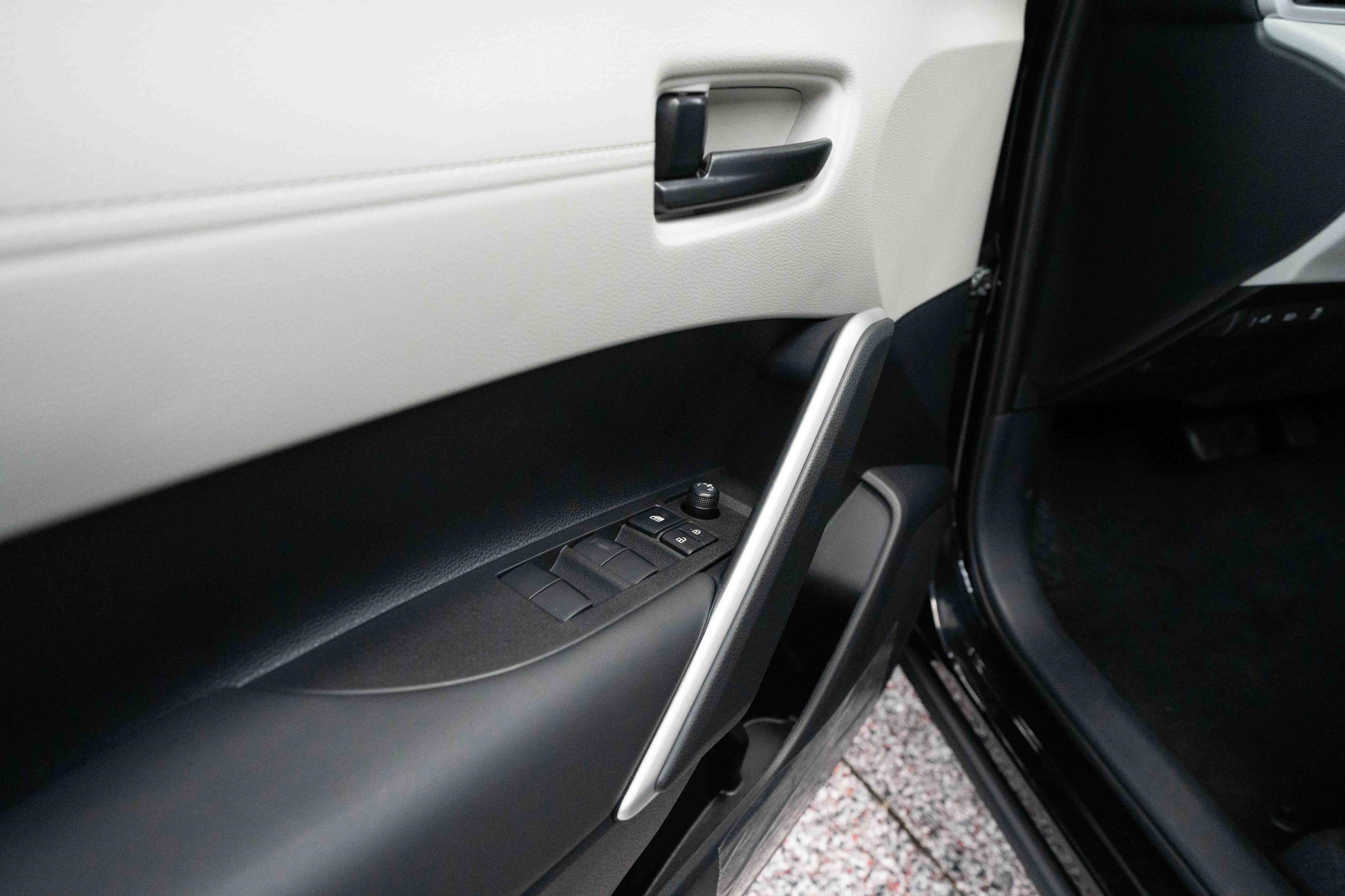 New 2026 Toyota Corolla Cross LE image 7