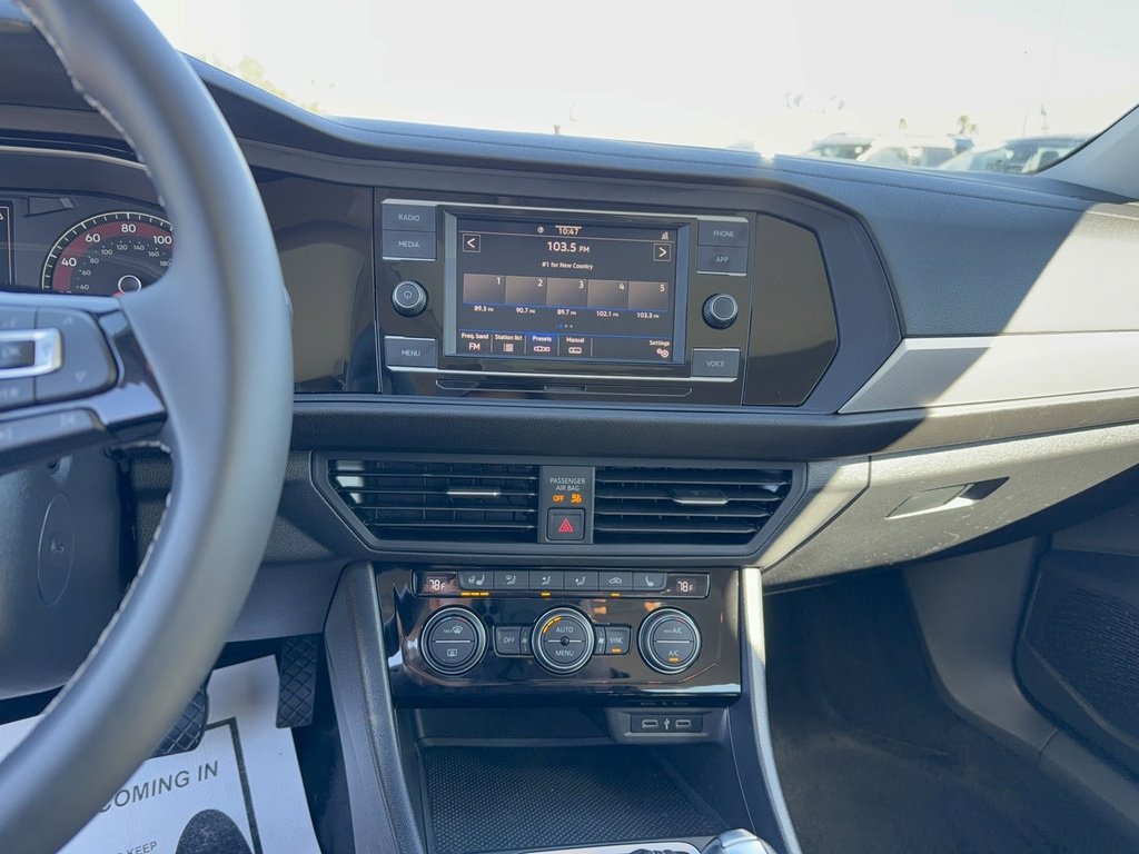 Used 2021 Volkswagen Jetta SE image 23