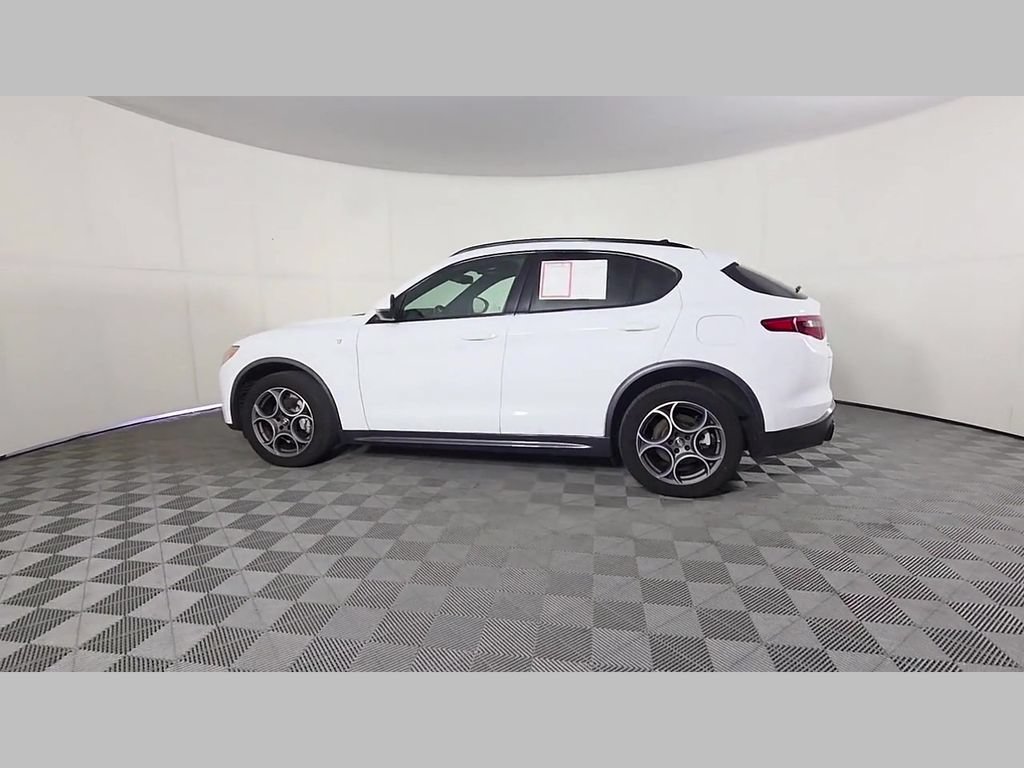 Used 2023 Alfa Romeo Stelvio Ti AWD/4WD image 48