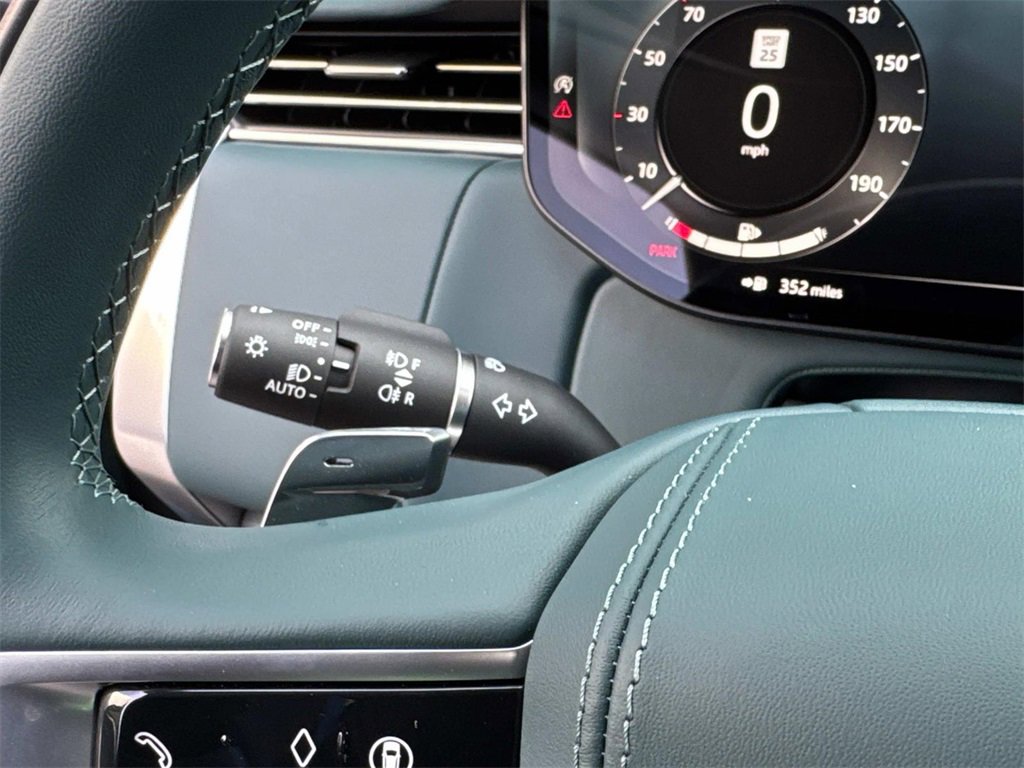 New 2025 Land Rover Range Rover SV image 33