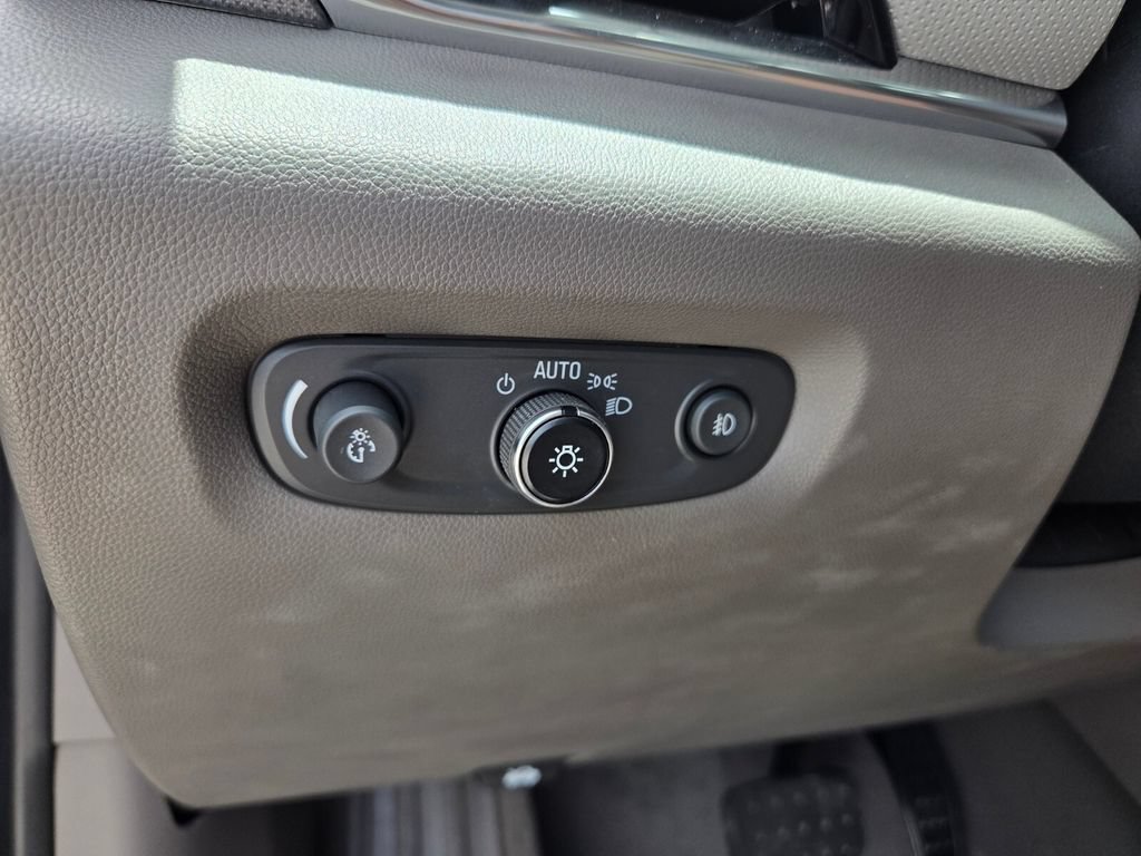 Used 2020 Chevrolet Traverse Premier w/ LPO, Floor Liner Package FWD image 24