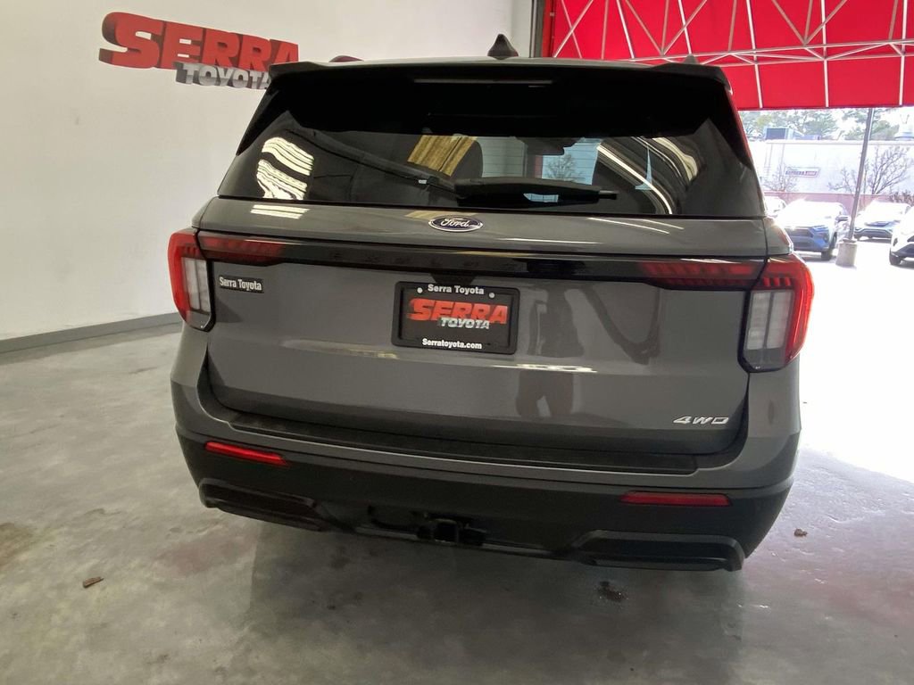 Used 2025 Ford Explorer ST-Line image 4