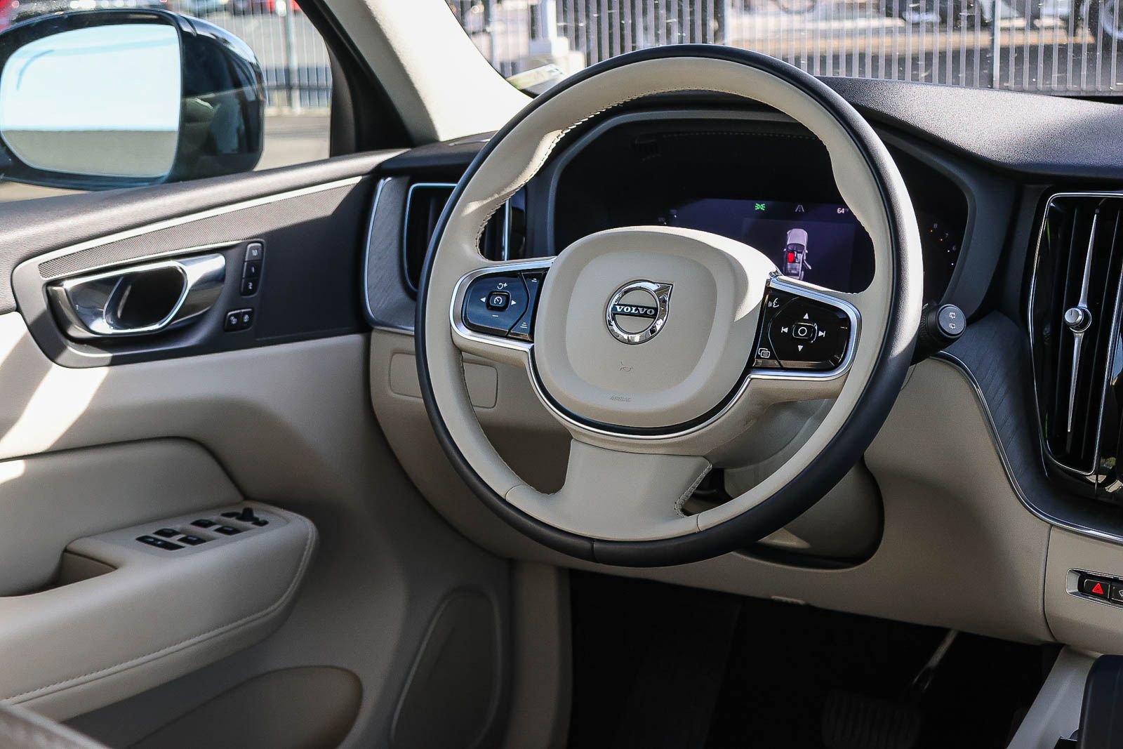 Used 2023 Volvo XC60 B5 Plus w/ Climate Package image 27