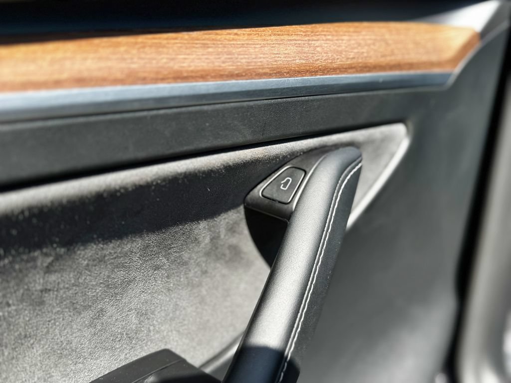 Used 2024 Tesla Model Y Long Range RWD image 86
