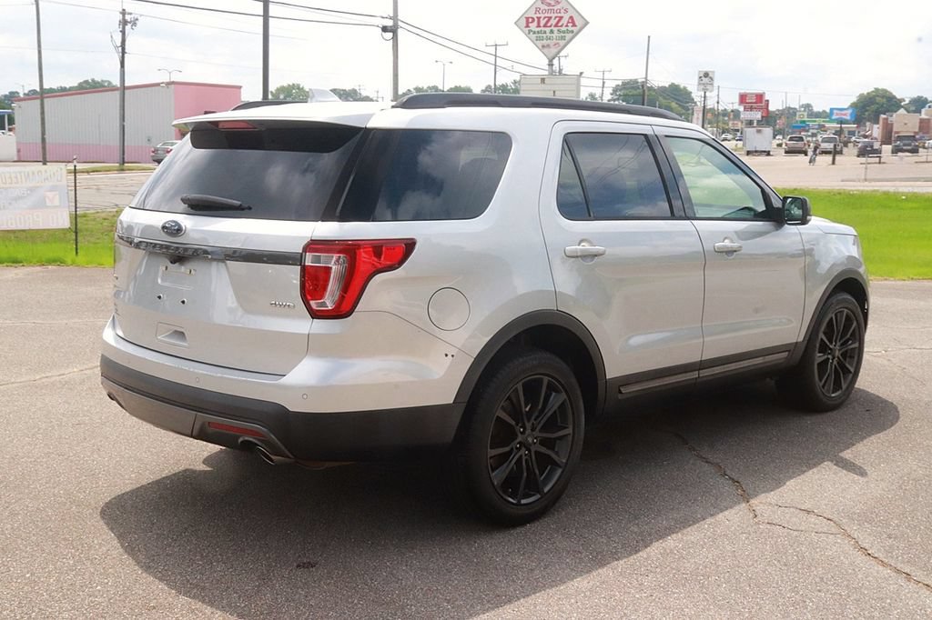 Used 2017 Ford Explorer XLT w/ Equipment Group 202A AWD/4WD image 7