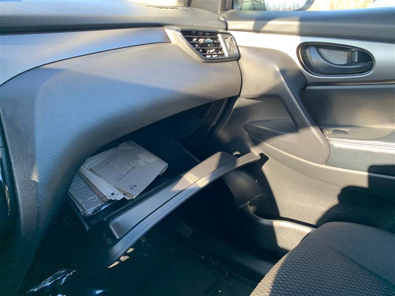 Used 2019 Nissan Rogue Sport S image 32