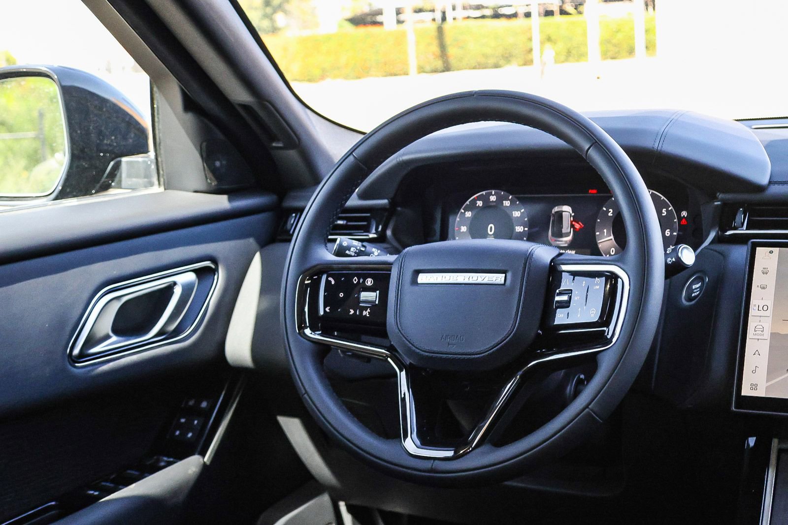 New 2026 Land Rover Range Rover Velar Dynamic SE image 23