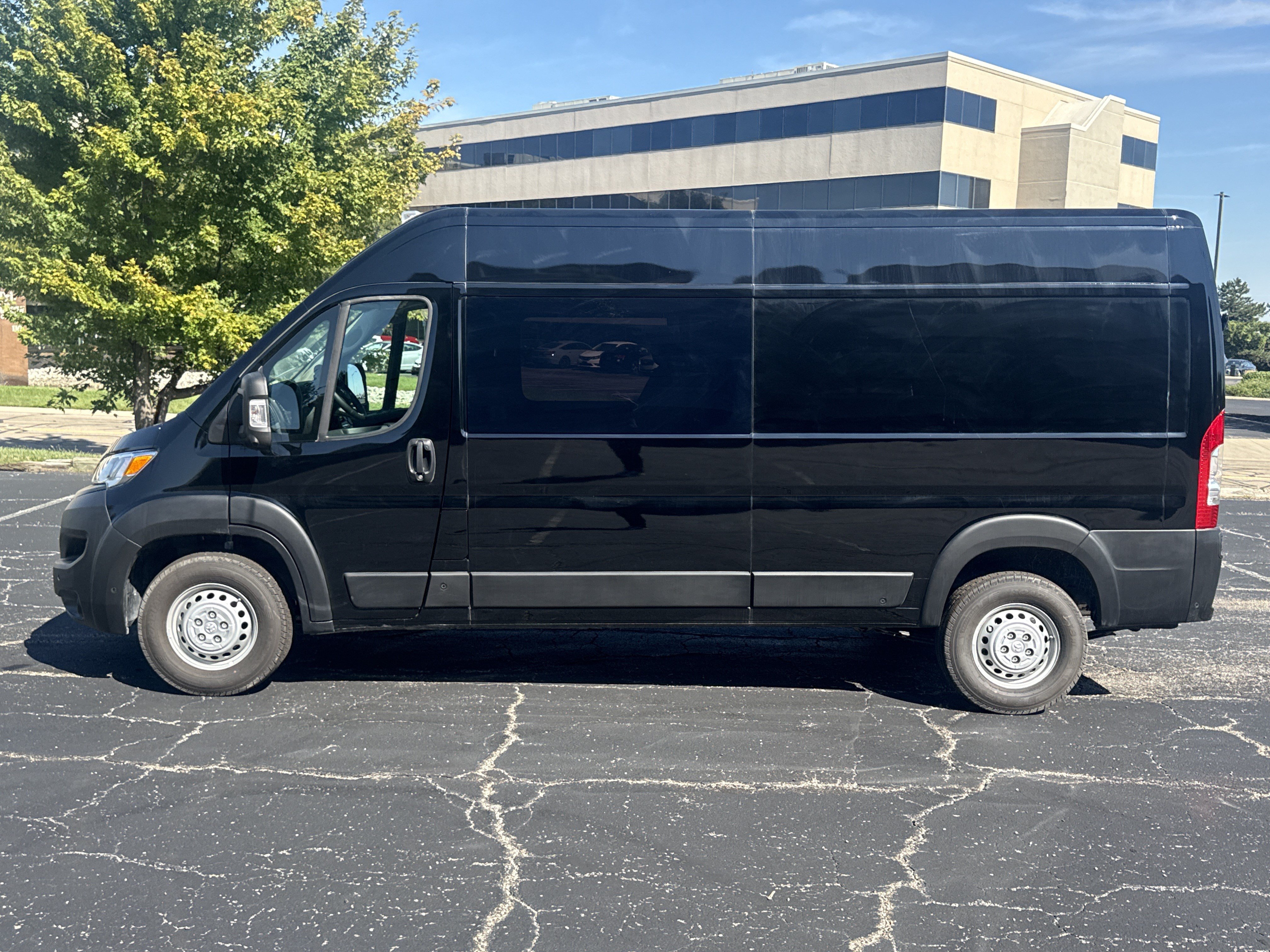 New 2026 RAM ProMaster 3500 w/ Crew Van Package FWD image 5