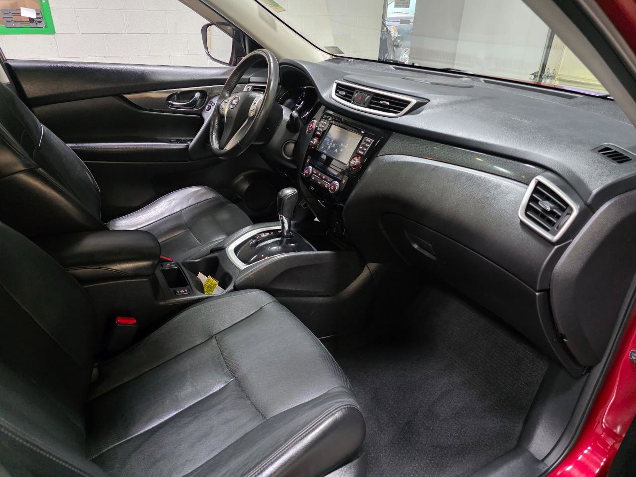 Used 2014 Nissan Rogue SL w/ SL Premium Package image 25