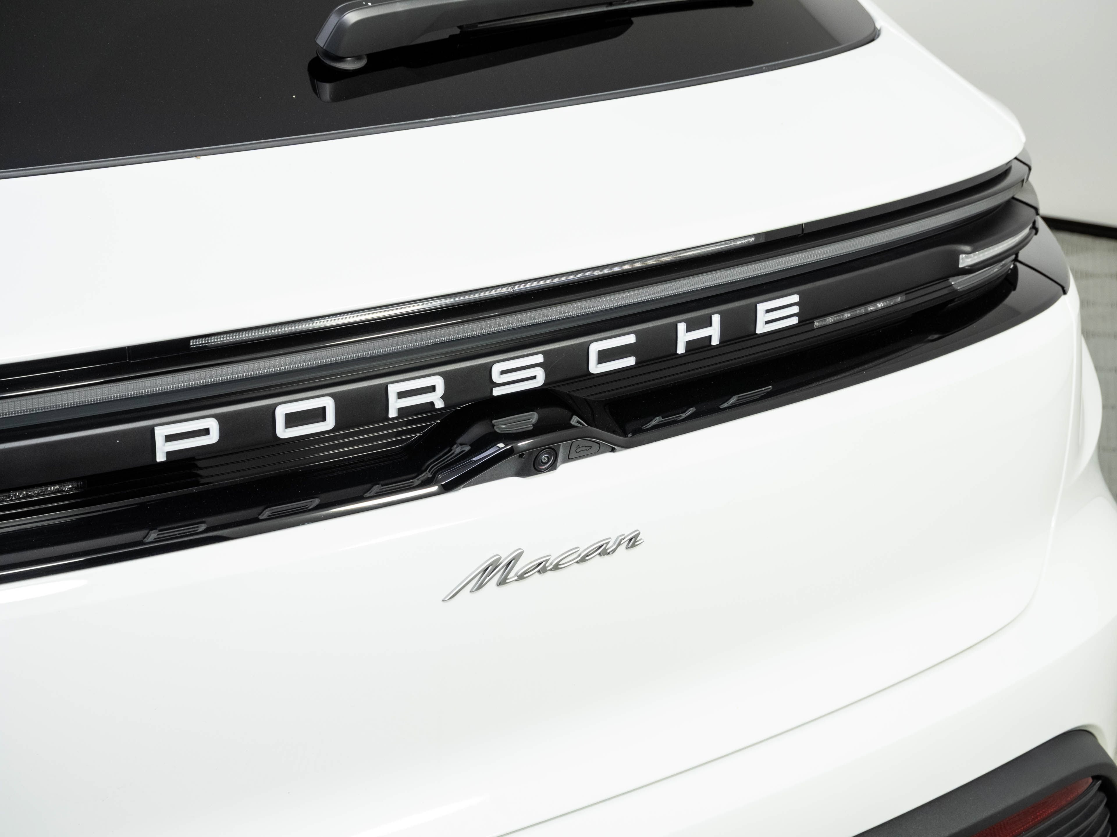 Used 2025 Porsche Macan Electric RWD image 37