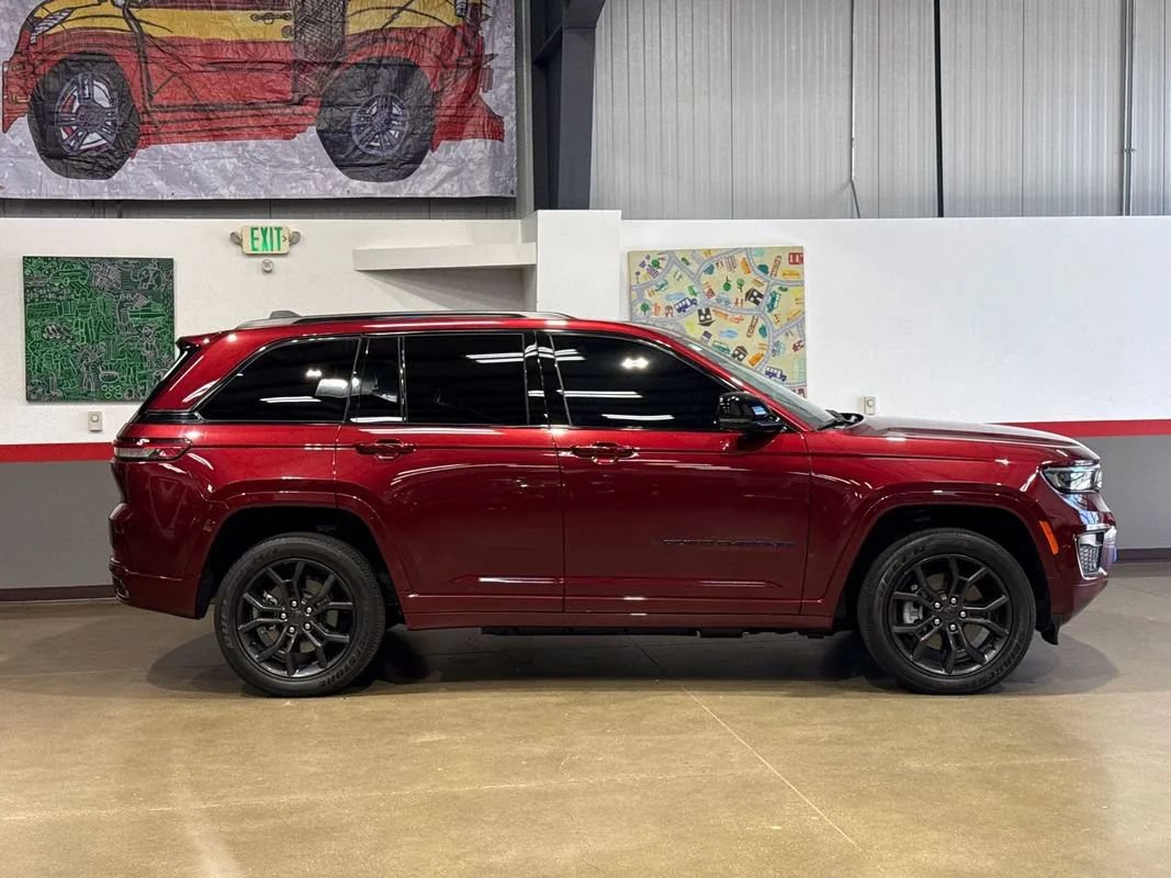 Used 2023 Jeep Grand Cherokee 30th Anniversary AWD/4WD image 3