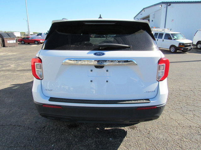 Used 2022 Ford Explorer XLT AWD/4WD image 3