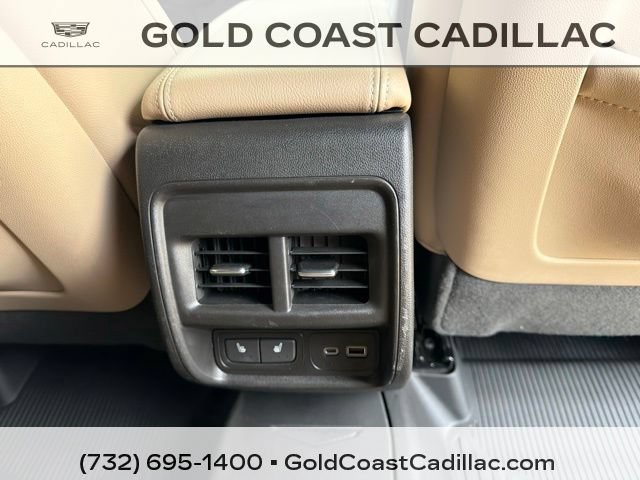 Certified 2024 Cadillac XT4 Luxury w/ Cold Weather Package FWD image 9