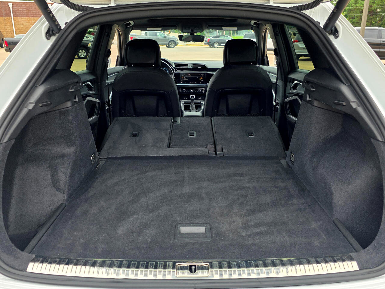 Used 2024 Audi Q3 2.0T Premium image 18