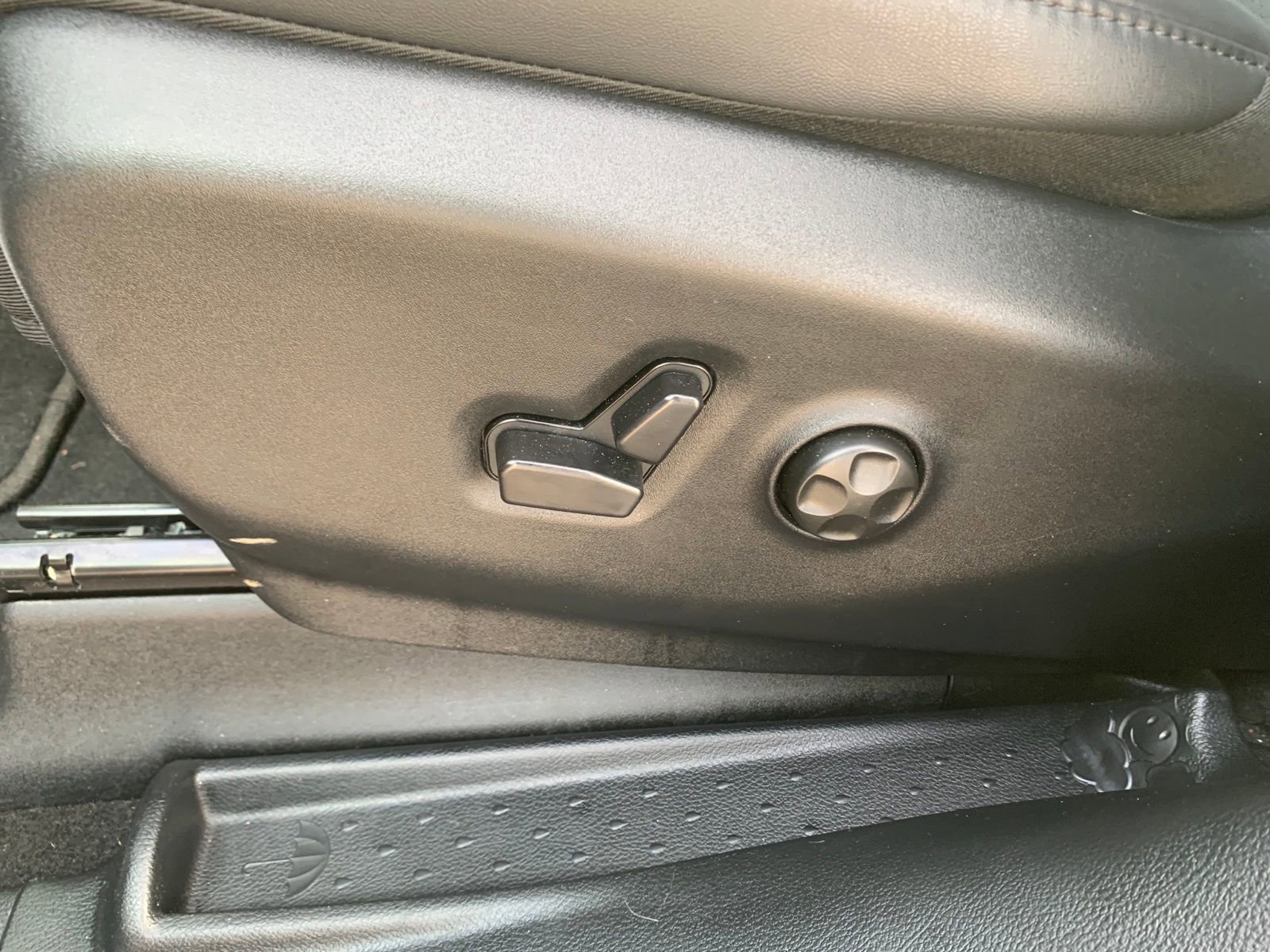 Used 2025 Chrysler Pacifica Select image 12