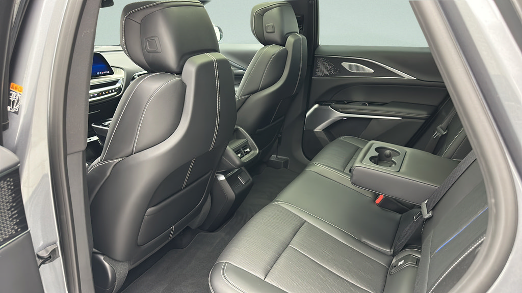 Used 2023 Cadillac Lyriq AWD image 9
