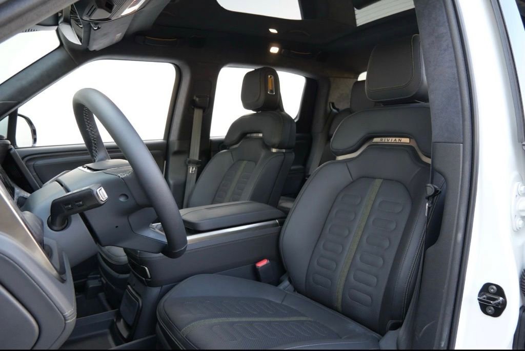 Used 2023 Rivian R1T Adventure image 15