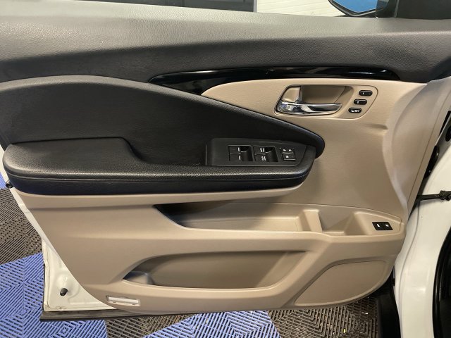 Certified 2020 Honda Pilot Touring image 13