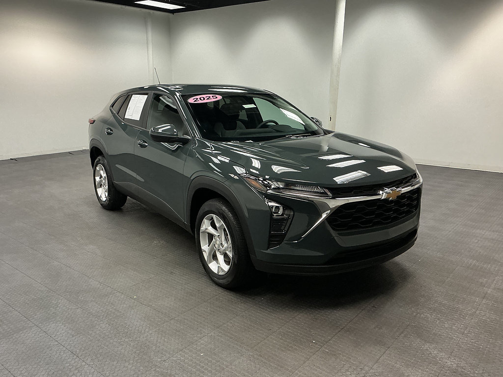 Used 2025 Chevrolet Trax LS w/ LS Convenience Package FWD image 7