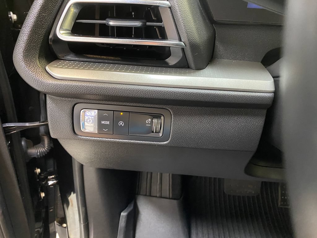Used 2026 Chevrolet Traverse LT w/ Driver Confidence Package FWD image 36